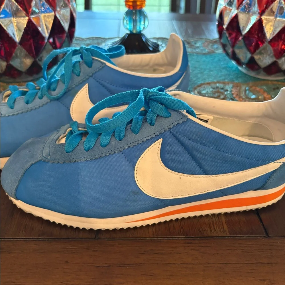 Nike Blue and White Sneakers with Orange Detail - Picture 2 of 7